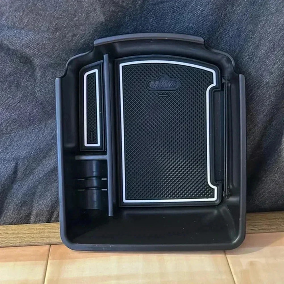 Center console tray - Picture 1 of 4